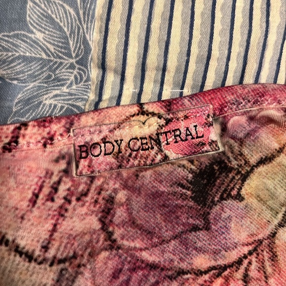 Body central shimmery pink body con top size medium - Picture 7 of 8
